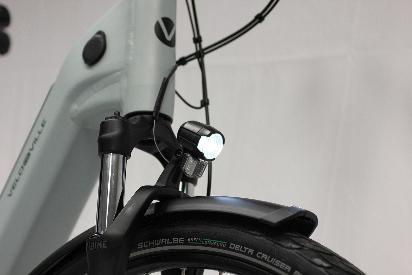 Velo de Ville AEB 890 PURE - 540 Wh / 15 Ah - 2026 - 28 Zoll - Tiefeinsteiger